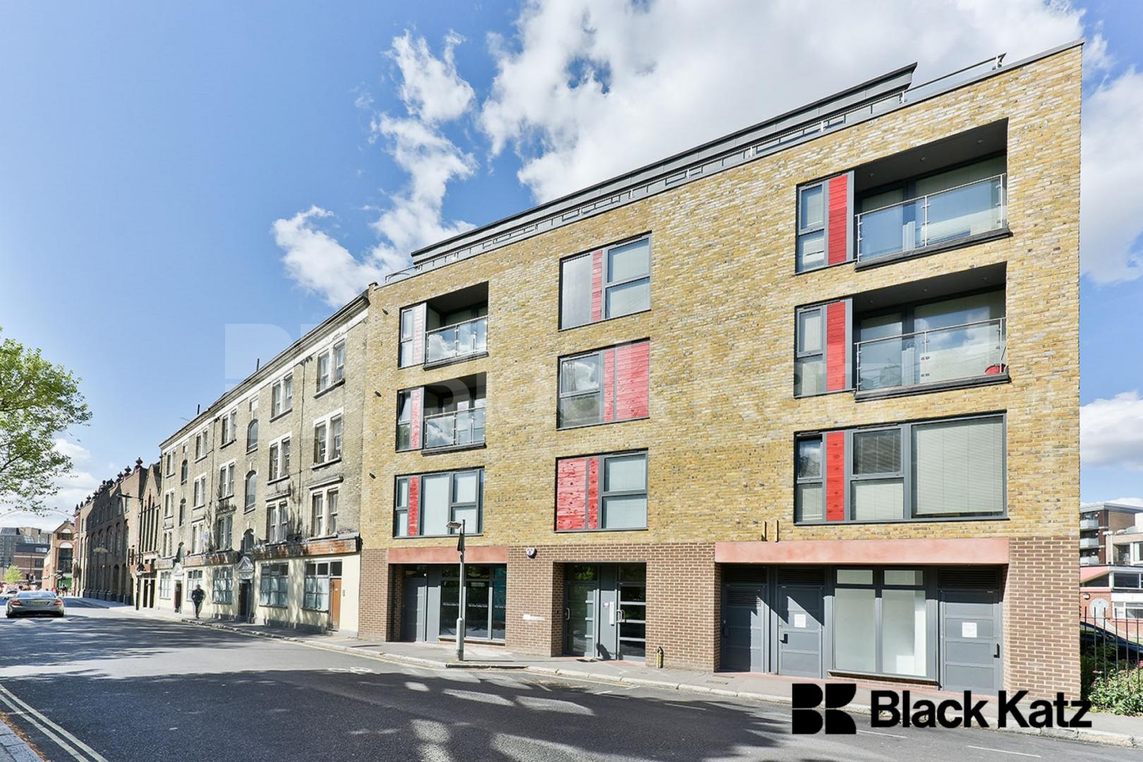 Flooded with natural light, modern & fantastic location  Webber Street, London bridge/Southwark/Borough borders.